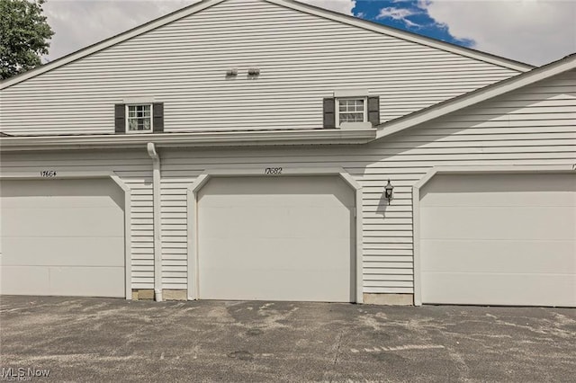 17682 Eastbrook Trl, Chagrin Falls, OH 44023 - view of garage