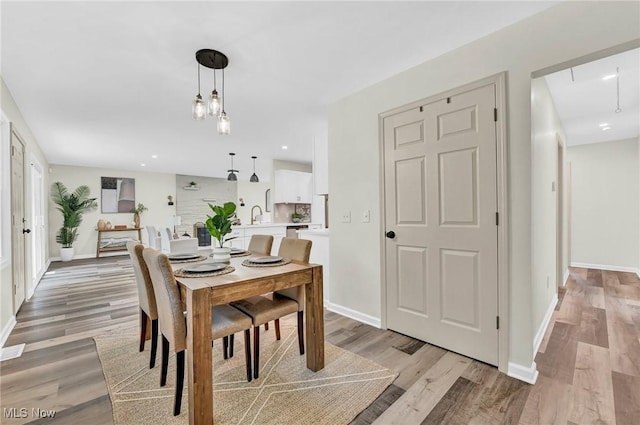 5679 Wilson Mills Rd, Highland Heights, OH 44143 - dining room featuring light wood-style floors, baseboards, and recessed lighting