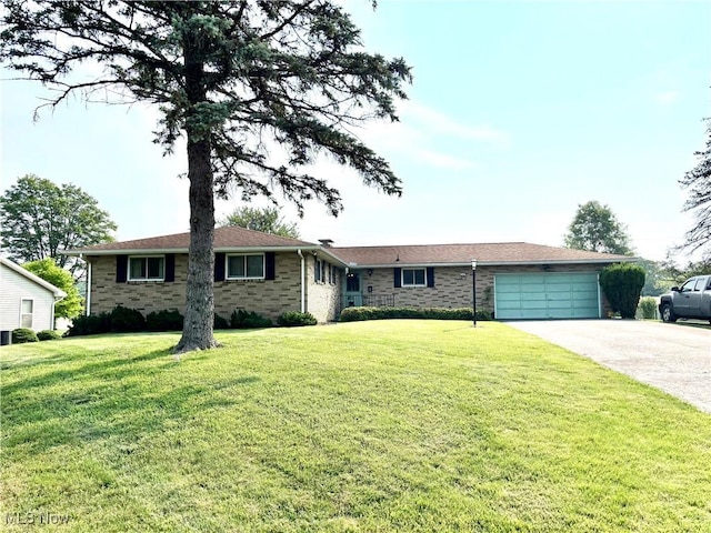 2868 Crestway Dr, Zanesville, OH 43701 - photo 1