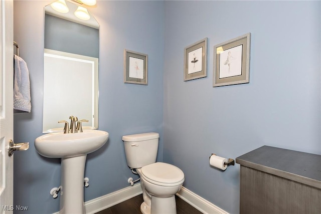 660 Shinnecock Ln, Aurora, OH 44202 - bathroom with baseboards, toilet, and wood finished floors