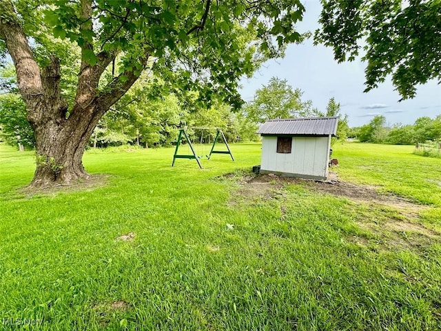 184 W Jefferson St, Jefferson, OH 44047 - view of green lawn
