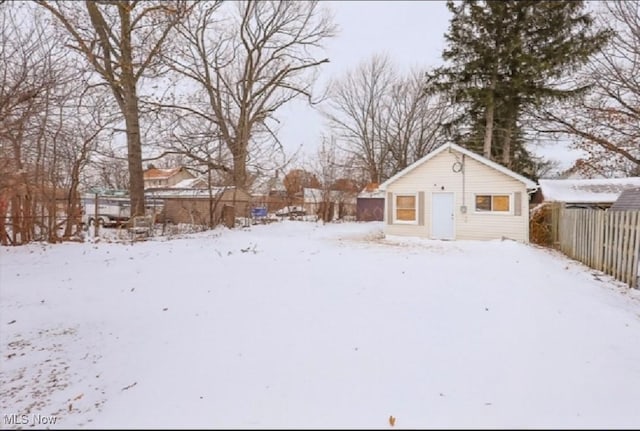 10904 Dixon Rd, Cleveland, OH 44111 - photo 2