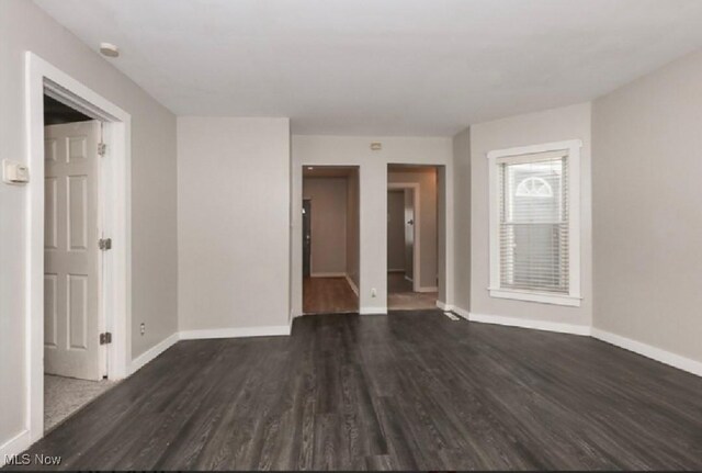 10904 Dixon Rd, Cleveland, OH 44111 - photo 4