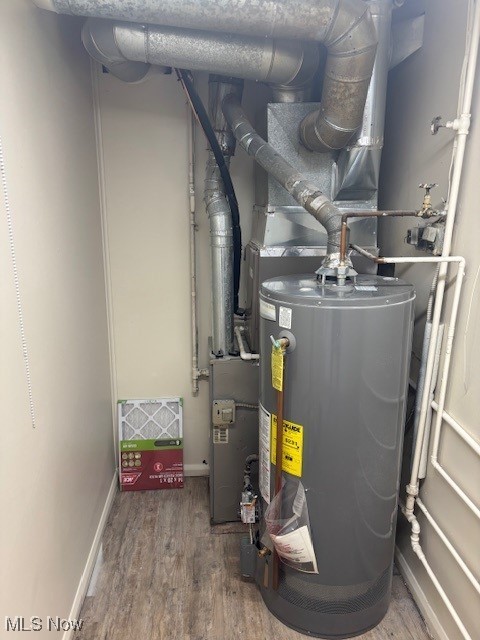 107 Mcdonald, Niles, OH 44446 - utility room featuring water heater