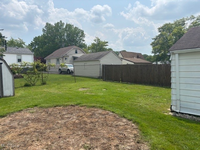 107 Mcdonald, Niles, OH 44446 - view of yard with a residential view