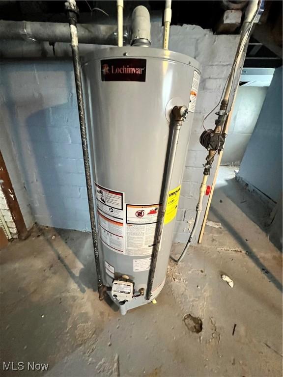 3524 E 139th St, Cleveland, OH 44120 - utilities featuring gas water heater