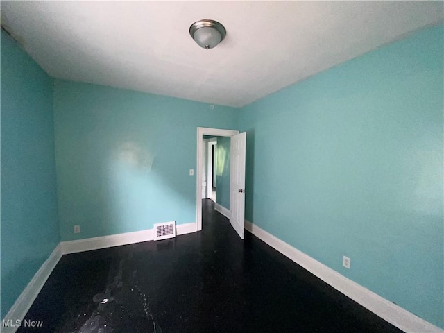 3454 E 118th St, Cleveland, OH 44120 - unfurnished room with baseboards