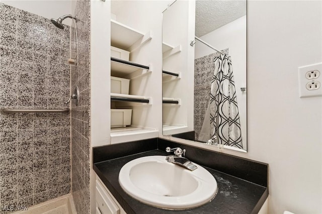 43628 Crestview Rd, Columbiana, OH 44408 - bathroom featuring a tile shower, vanity, and a textured ceiling