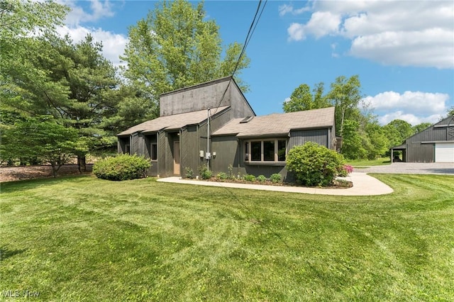 43628 Crestview Rd, Columbiana, OH 44408 - view of front facade with a front yard