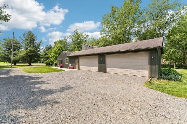 43628 Crestview Rd, Columbiana, OH 44408 - garage featuring driveway