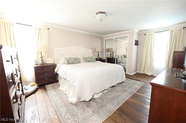 327 Country Club Blvd, Weirton, WV 26062 - bedroom with hardwood / wood-style flooring, a closet, crown molding, and baseboards