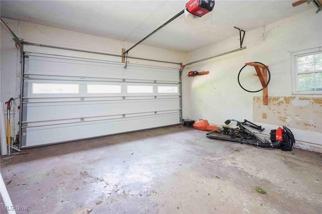 18373 Bentwood Dr, Doylestown, OH 44230 - garage featuring a garage door opener