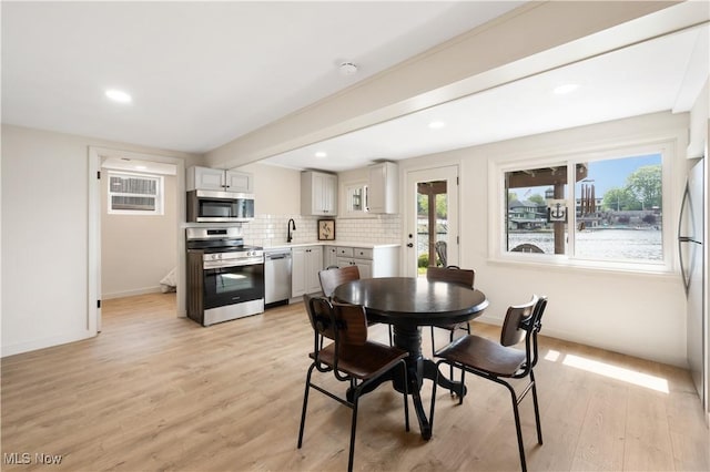 472 Saunders Ave, Coventry, OH 44319 - dining area featuring light wood-type flooring, baseboards, and recessed lighting