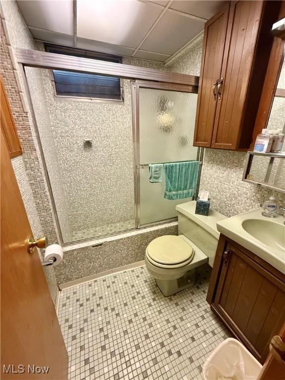 904 Donegal Dr W, Follansbee, WV 26037 - full bath featuring toilet, a tile shower, vanity, and tile patterned floors