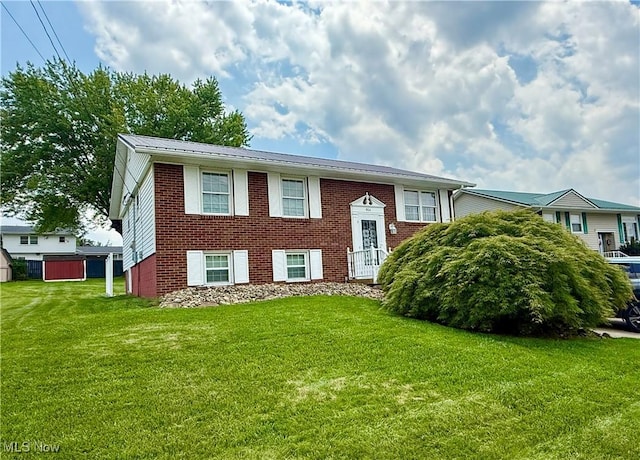 904 Donegal Dr W, Follansbee, WV 26037 - bi-level home with a front lawn, metal roof, and brick siding