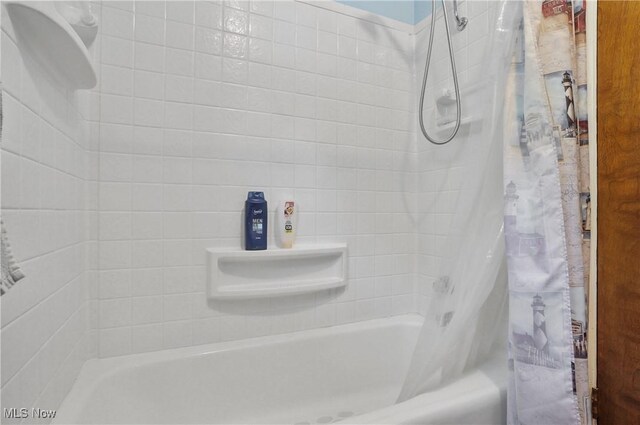 962 N Market St, Lisbon, OH 44432 - bathroom featuring shower / tub combo with curtain