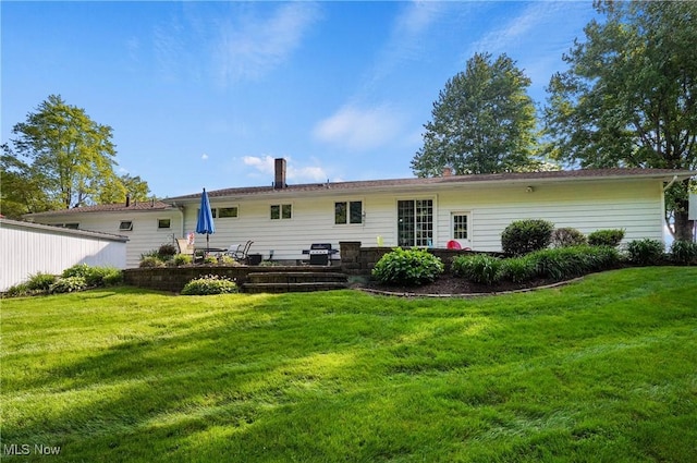 962 N Market St, Lisbon, OH 44432 - back of house with a lawn