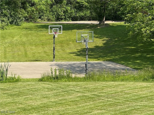177 N Park Dr, Aurora, OH 44202 - view of basketball court featuring a yard and community basketball court
