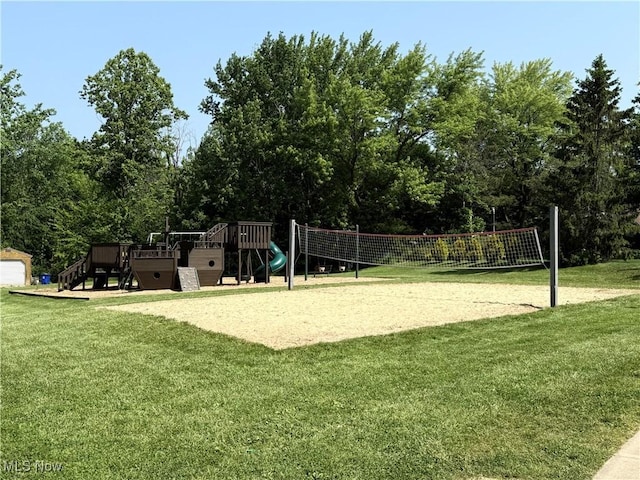 177 N Park Dr, Aurora, OH 44202 - surrounding community with a lawn and volleyball court