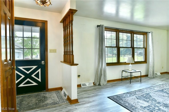 6739 Stewart Sharon Rd, Brookfield, OH 44403 - foyer with wood finished floors and baseboards
