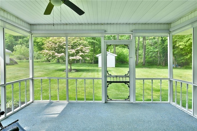 6739 Stewart Sharon Rd, Brookfield, OH 44403 - unfurnished sunroom featuring a ceiling fan
