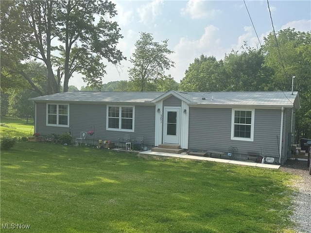 301 46th St SW, Canton, OH 44706 - view of front of home with entry steps and a front yard