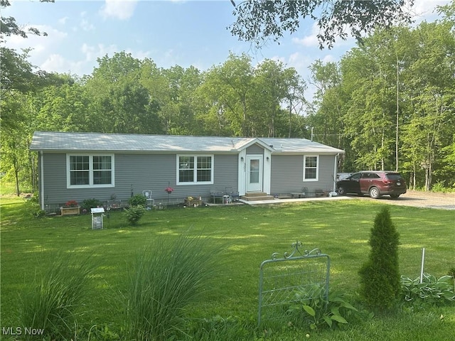 301 46th St SW, Canton, OH 44706 - ranch-style home with entry steps and a front yard