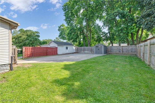 990 Franklin Ave, Salem, OH 44460 - view of yard with a patio