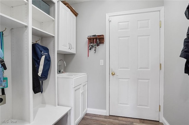 269 Brookledge Ln, Copley, OH 44321 - mudroom with dark wood-style floors, baseboards, and a sink