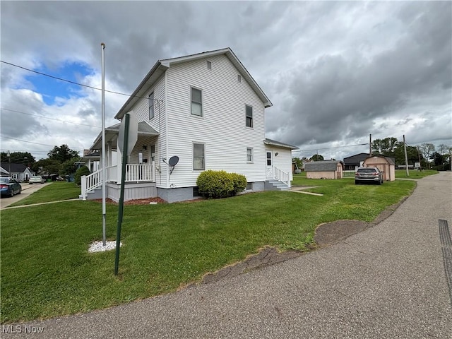 181 5th St NE, Carrollton, OH 44615 - view of front of home featuring a front lawn
