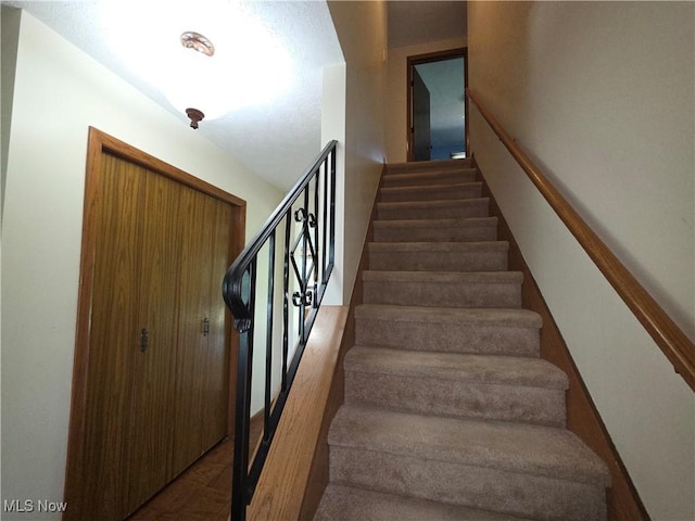 1025 S Ridge Rd, Geneva, OH 44041 - view of stairs