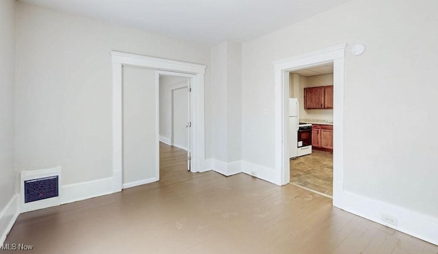 369 Cuyahoga St, Akron, OH 44310 - spare room with baseboards, wood finished floors, and a smoke detector