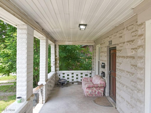 369 Cuyahoga St, Akron, OH 44310 - view of porch