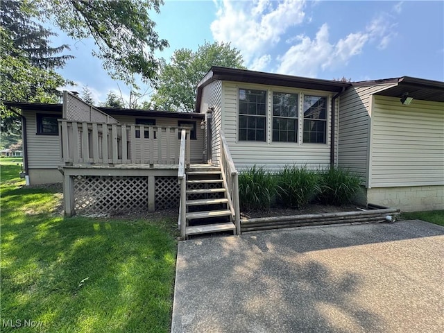 11025 Henning Dr, Chardon, OH 44024 - rear view of property featuring a deck and a yard