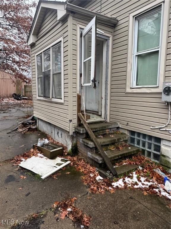 6712 Fullerton Ave, Cleveland, OH 44105 - photo 24