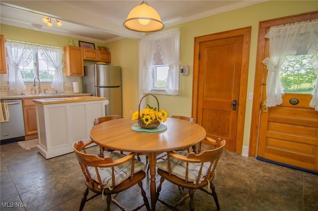 51300 Wegee Rd, Bellaire, OH 43906 - dining room with ornamental molding