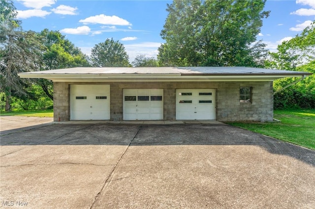 1372 W State St, Salem, OH 44460 - view of detached garage