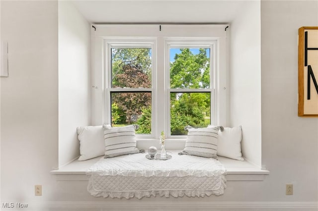 1372 W State St, Salem, OH 44460 - view of sitting room