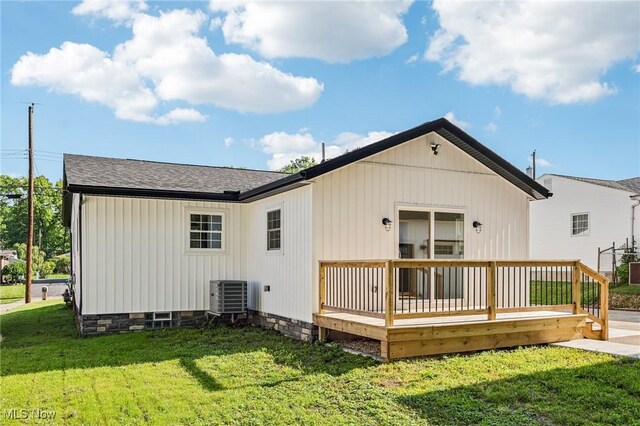 178 Lindsey Rd, Munroe Falls, OH 44262 - rear view of property featuring a deck, central AC unit, a lawn, and roof with shingles