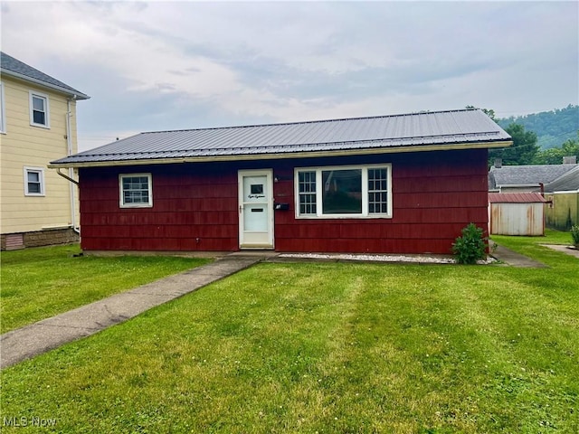 818 2nd St, Brilliant, OH 43913 - view of front facade featuring a front lawn and metal roof