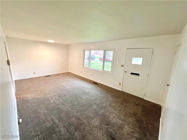 818 2nd St, Brilliant, OH 43913 - foyer featuring carpet floors and baseboards