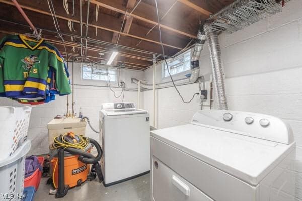 23 Sprague Rd, Berea, OH 44017 - laundry room featuring washing machine and clothes dryer