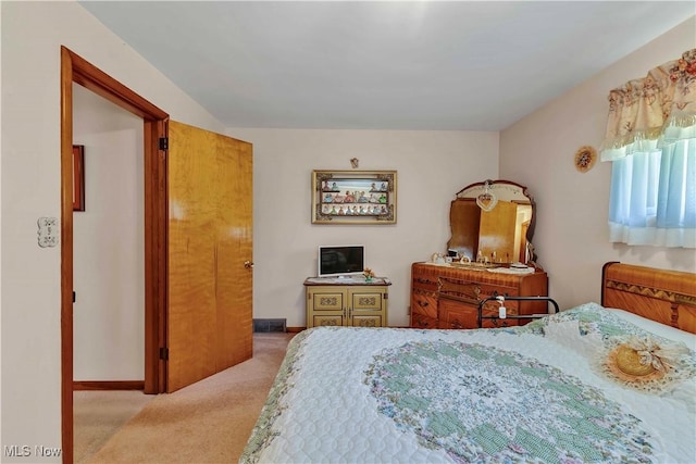 3622 Valacamp Ave SE, Warren, OH 44484 - carpeted bedroom featuring baseboards