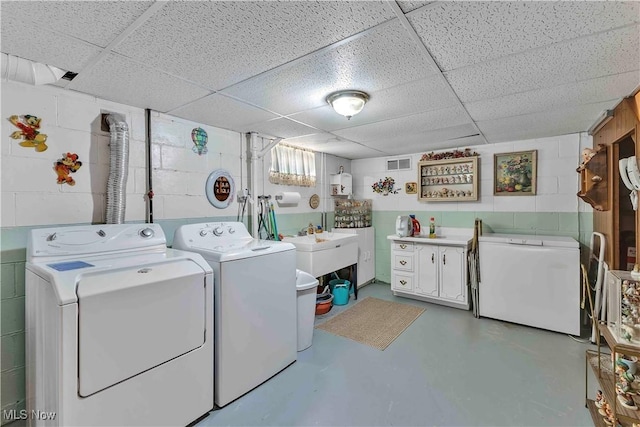 3622 Valacamp Ave SE, Warren, OH 44484 - laundry room with washing machine and dryer and concrete block wall