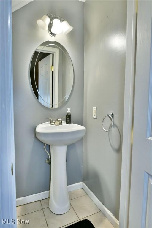 895 Elmwood Dr, Hubbard, OH 44425 - bathroom with tile patterned flooring, baseboards, and a sink