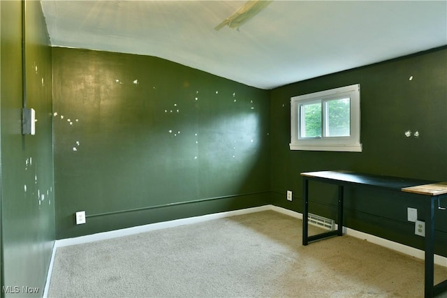 895 Elmwood Dr, Hubbard, OH 44425 - carpeted empty room featuring lofted ceiling and baseboards