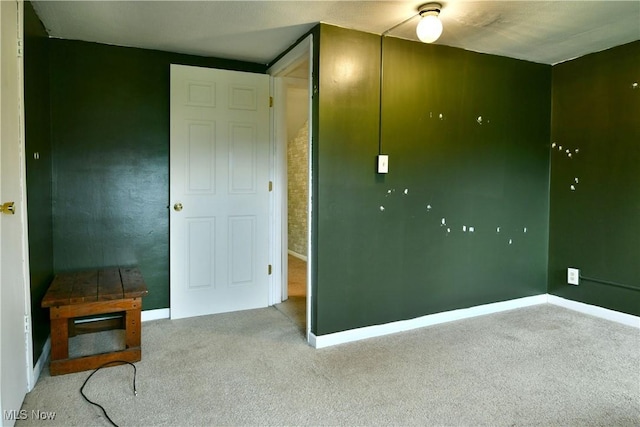 895 Elmwood Dr, Hubbard, OH 44425 - unfurnished bedroom featuring carpet and baseboards