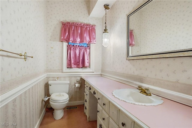 8650 Hidden Hills Dr SE, Howland, OH 44484 - bathroom with wallpapered walls and vanity