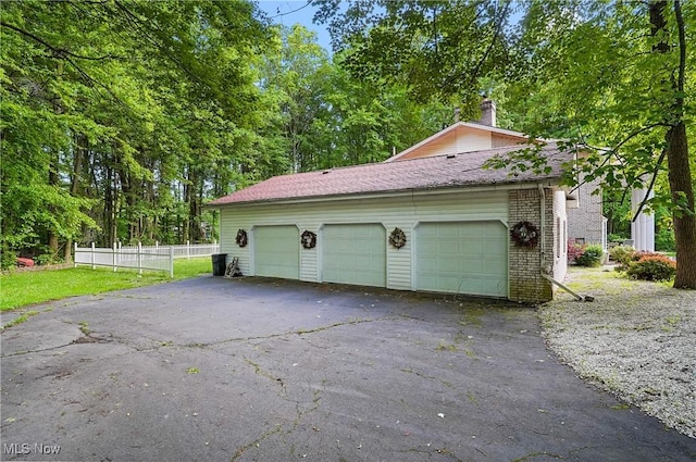 8650 Hidden Hills Dr SE, Howland, OH 44484 - view of detached garage