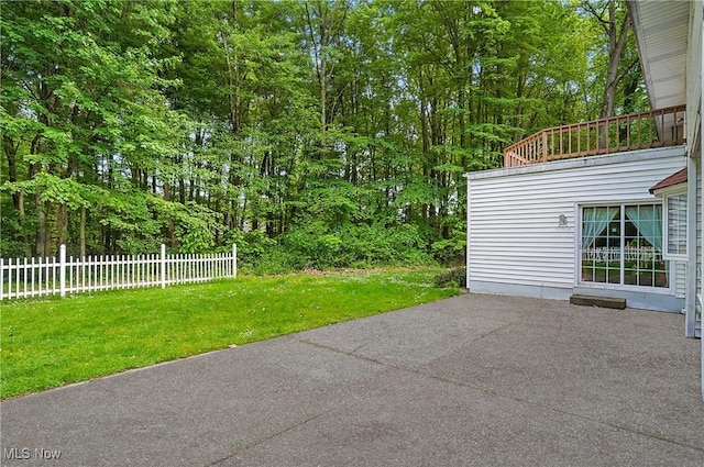 8650 Hidden Hills Dr SE, Howland, OH 44484 - view of patio